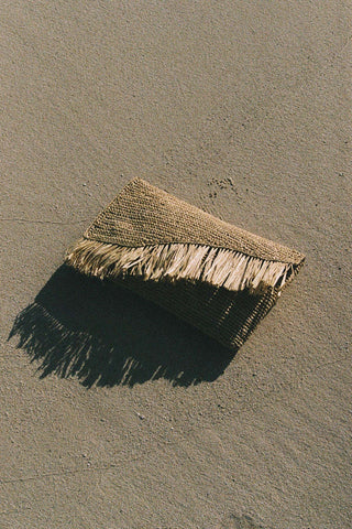 Paloma Clutch - Natural Raffia